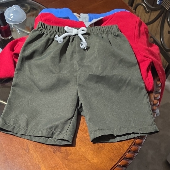 4 Items - Picture 2 of 6